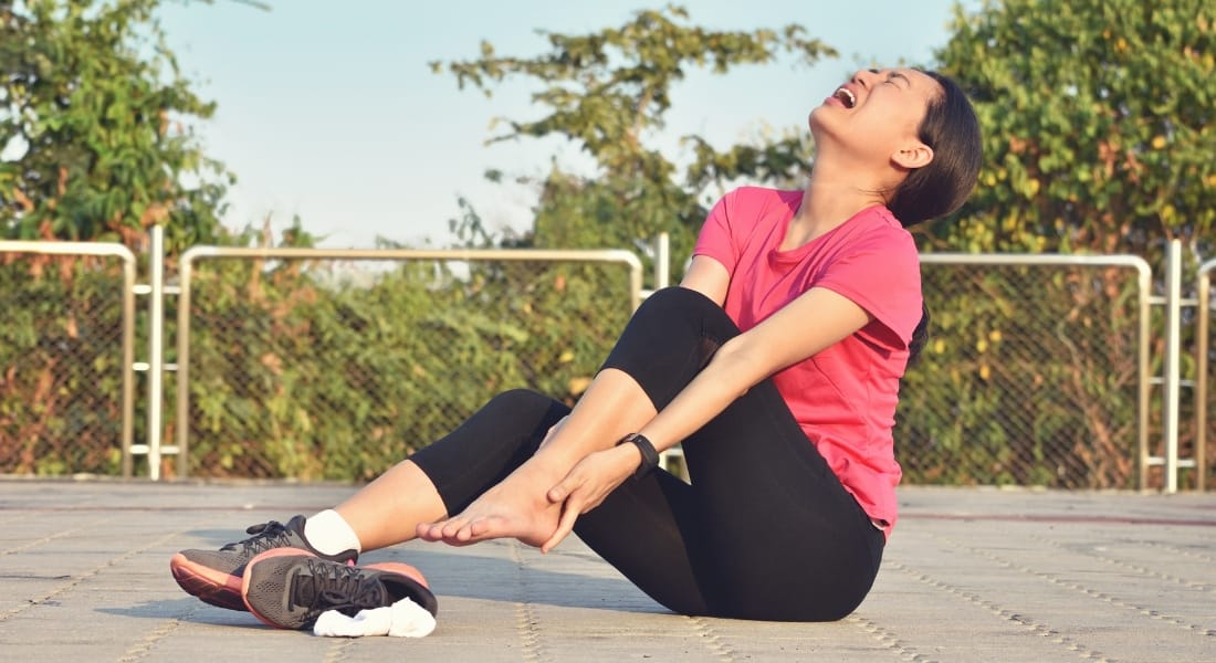 nguyên nhân bong gân cổ chân