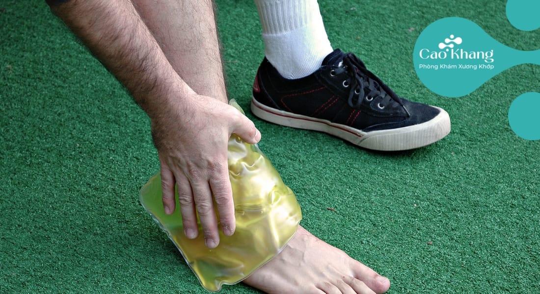 sơ cứu bong gân chân