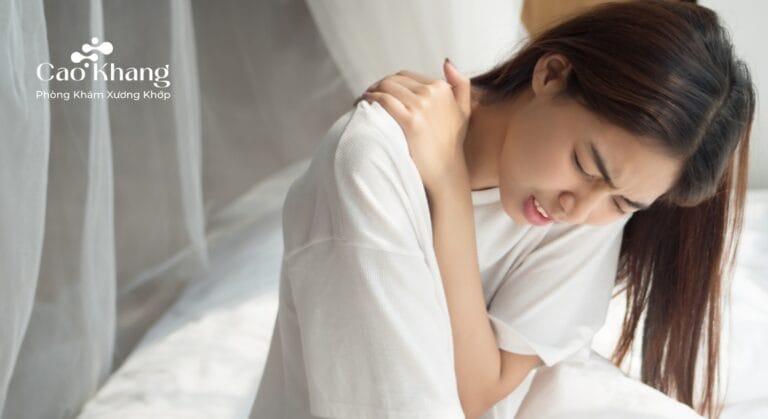 bị trật khớp vai khi ngủ