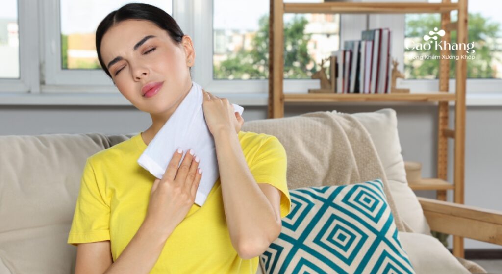điều trị đau vai gáy bên trái
