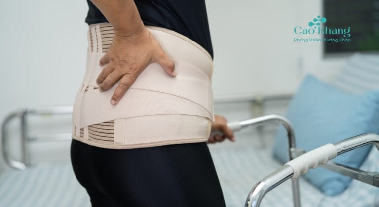 giãn dây chằng lưng