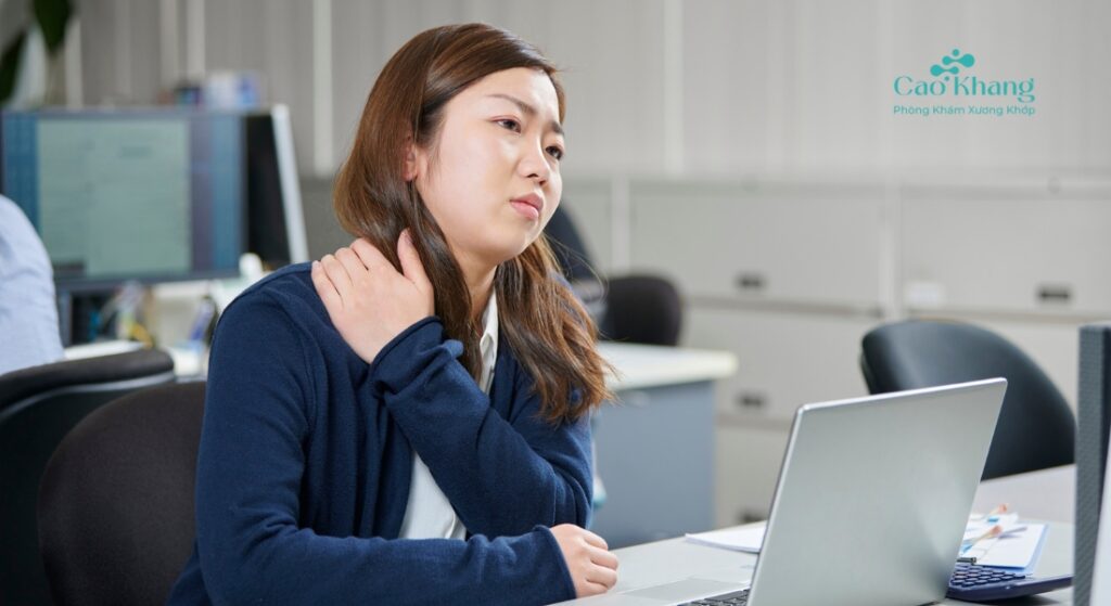 nguyên nhân đau cổ vai gáy bên phải