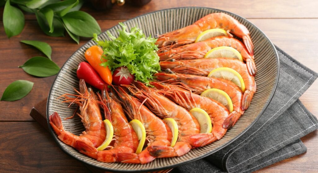 bị gãy xương có nên ăn tôm không