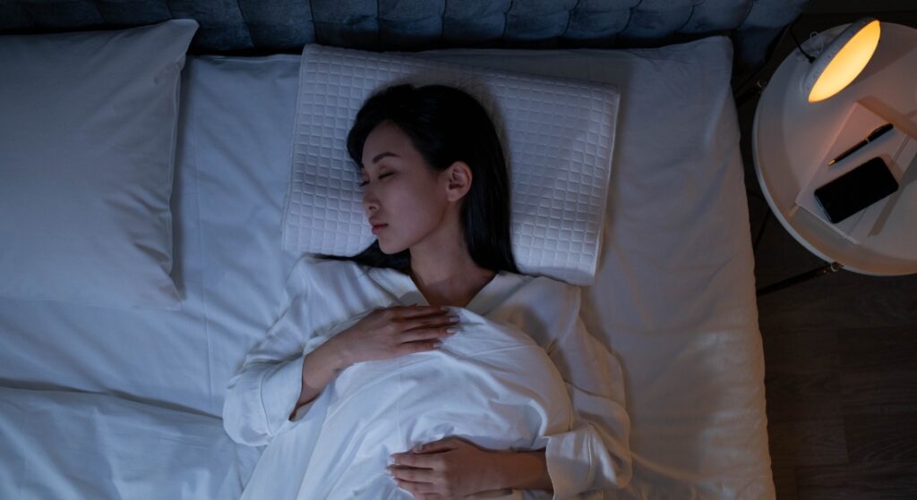 tư thế nằm ngủ khi bị gãy xương đòn: nằm ngửa