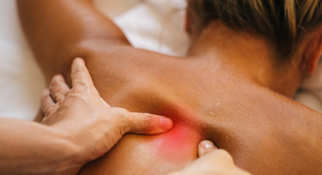 Massage lưng giúp giảm đau lưng