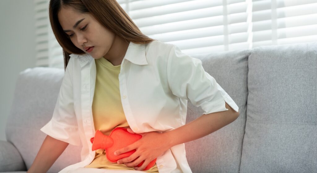 chườm ấm khi đau bụng kinh
