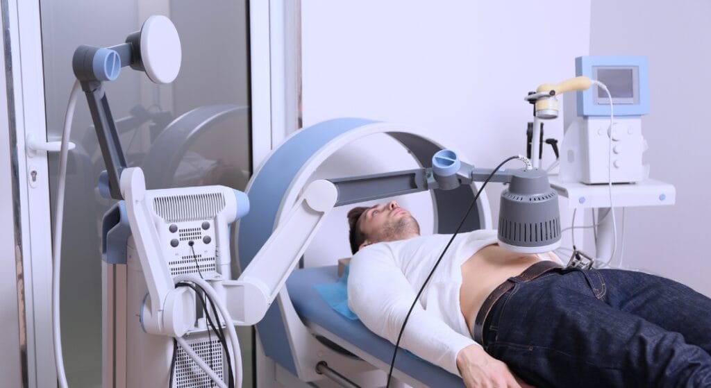 điều trị đau lưng không cúi được