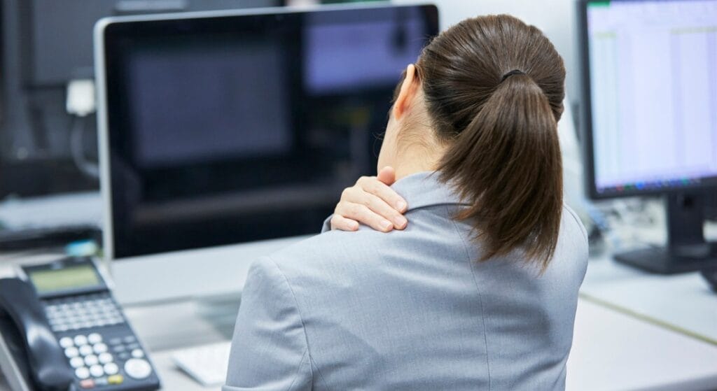 đau cổ vai gáy