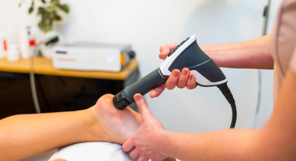 điều trị viêm cân gan chân bằng sóng xung kích