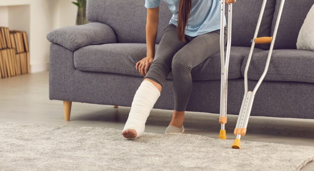 bị ngứa khi bó bột