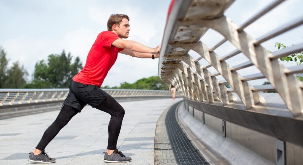 giãn cơ bắp chân sau khi chạy bộ