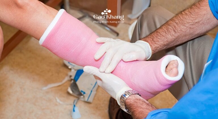 làm sao để hết ngứa khi bó bột