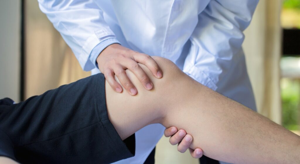 xoa bóp tràn dịch khớp gối