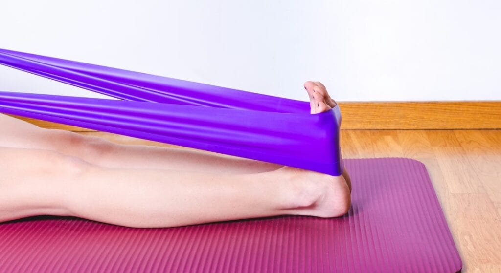 bài tập giãn chân bằng khăn