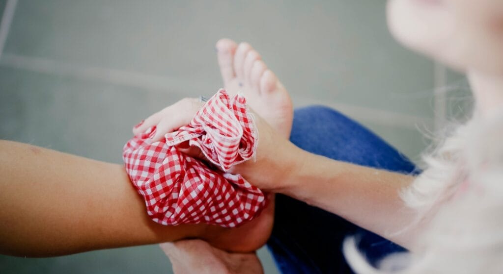 chườm lật sơ mi cổ chân