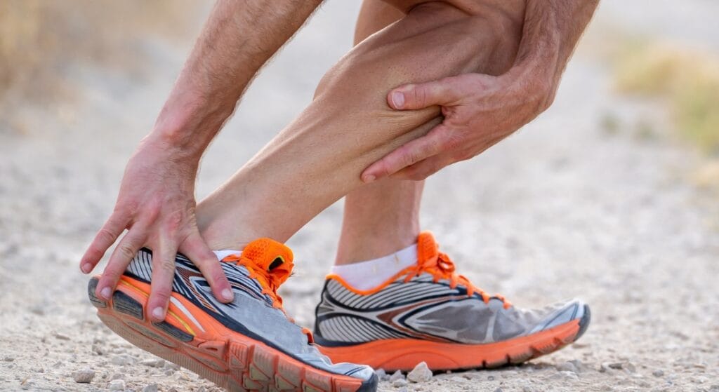 nguyên nhân lật sơ mi cổ chân