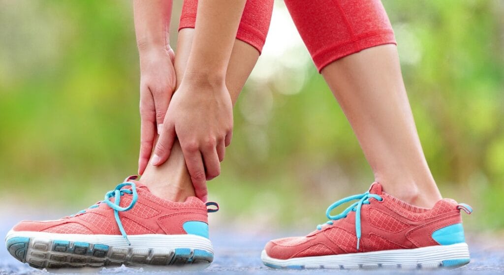 nguyên nhân sưng mắt cá chân