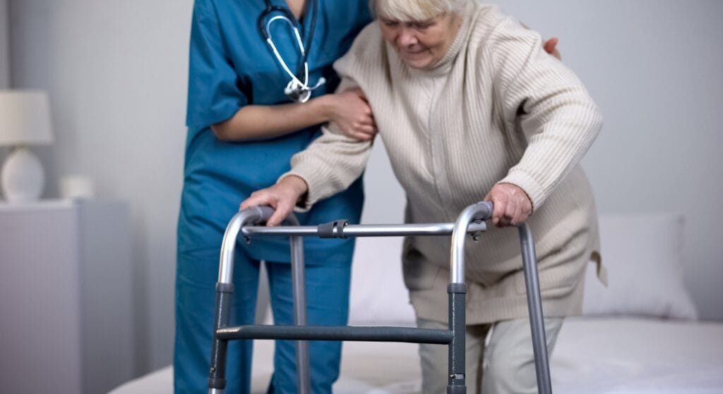 phục hồi chức năng sau khi thay khớp háng